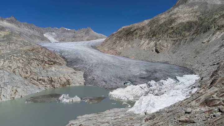 Switzerland referendum: Voters back carbon cuts as glaciers melt