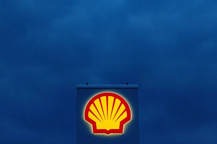Shell Challenged on Net Zero After Fossil-Fuel Investment Boost
