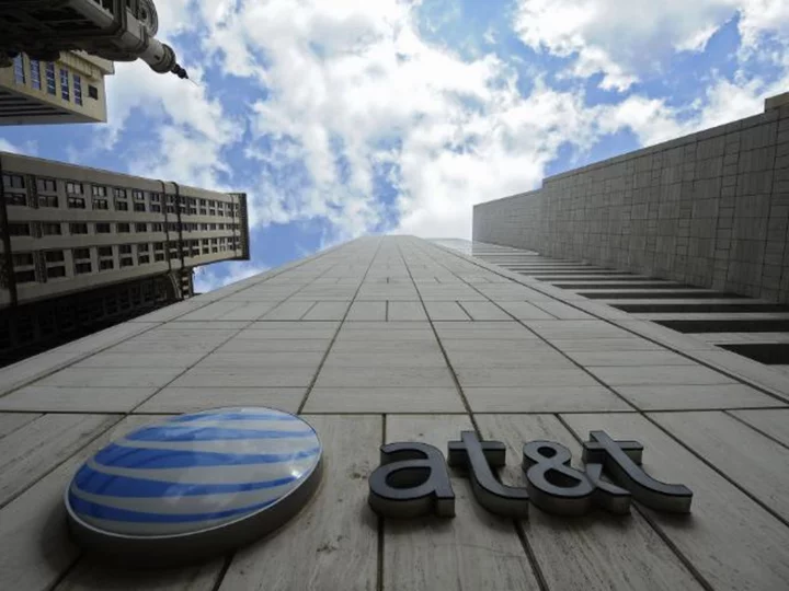 AT&T shares hit 30 year low after toxic lead cable report
