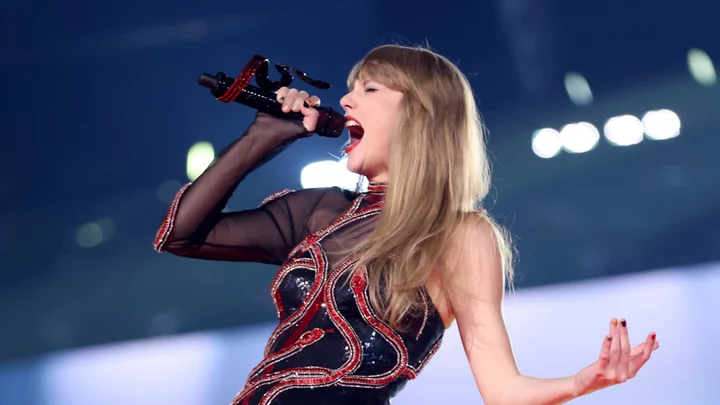 Taylor Swift totally swallowed a bug during her Eras tour