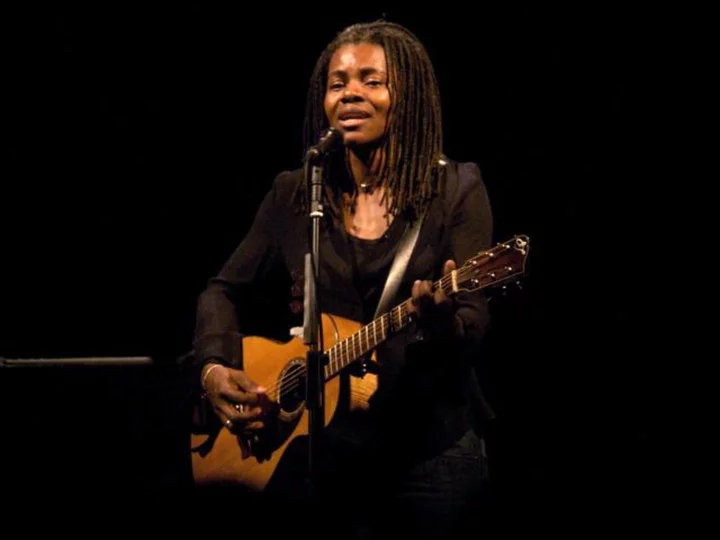 'Fast Car' remake helps Tracy Chapman make country music history