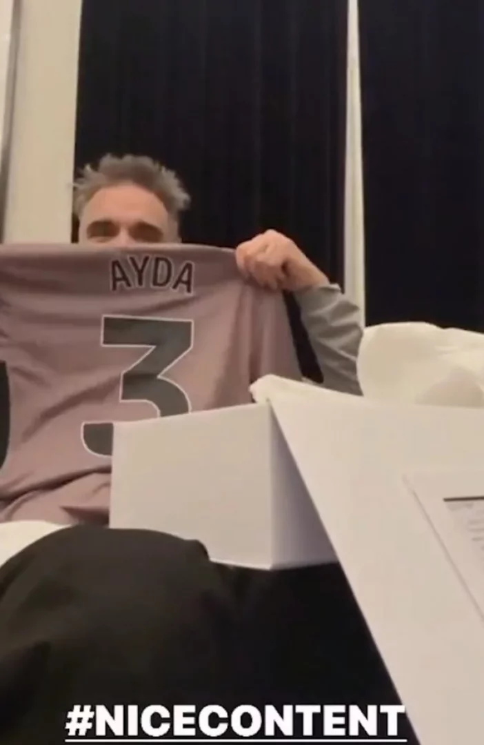 'It's got a cockerel on it': Robbie Williams gets Tottenham shirt gift after Angels chant adaptation