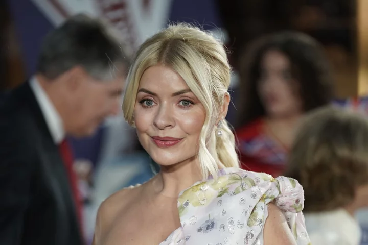 Shingles explained as Holly Willoughby takes time off from This Morning