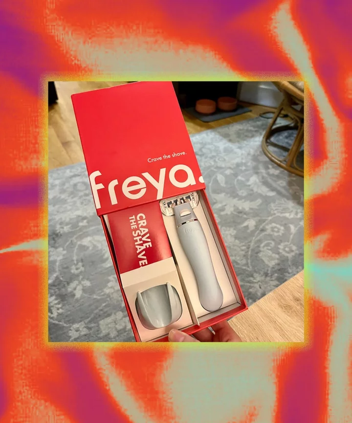 Freya Vee Review: I Took My Life (& Vagina) Into My Own Hands With This Razor/Vibrator