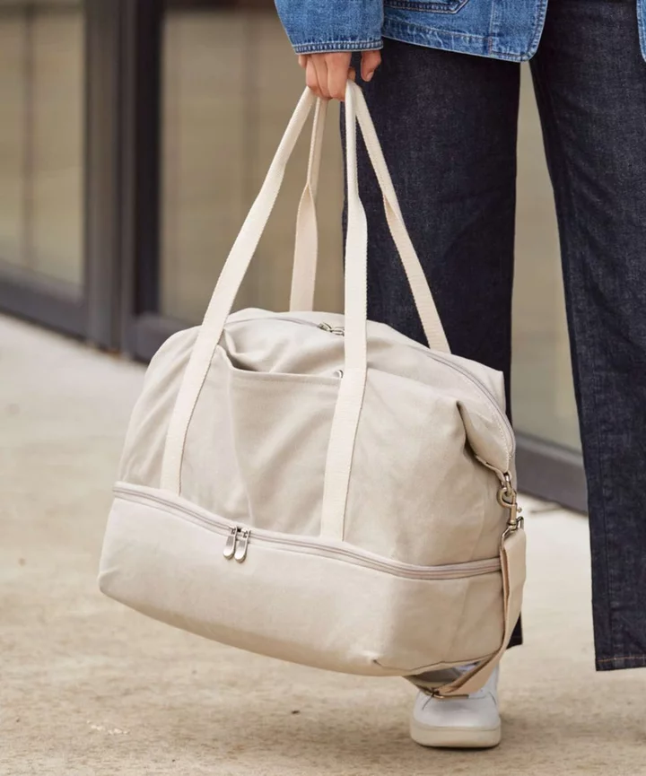 Lo & Sons Is Offering Up to 50% Off Travel Bags For Its Summer Sale