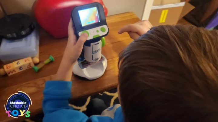 LeapFrog's Magic Adventures Microscope really works, and your kids (probably) won’t break it