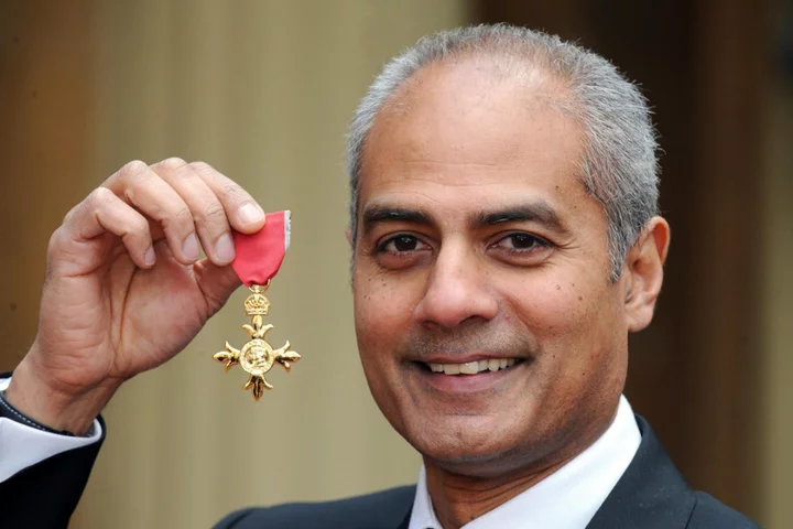 George Alagiah: What are the signs of bowel cancer?