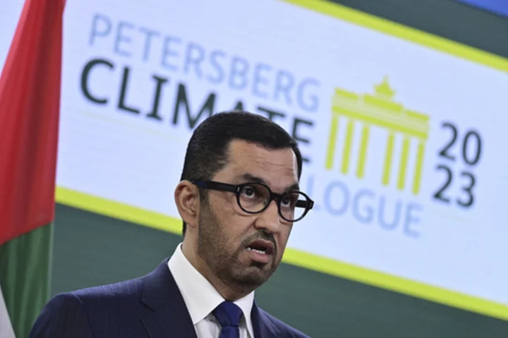 Climate talks chief urges oil producing states to slash emissions