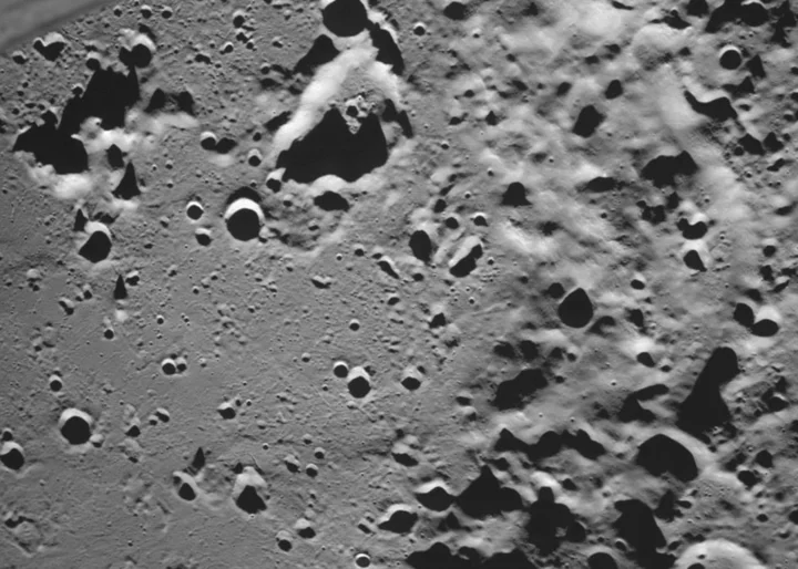 Russian spacecraft snaps wild moon photo before attempted landing