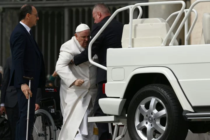 A partial lung and colon surgery: the Pope's health issues