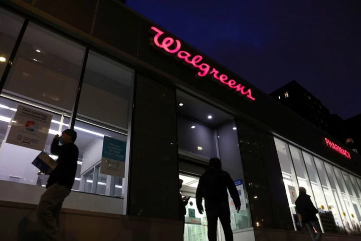 Walgreens to close nearly all pharmacies on Thanksgiving for first time