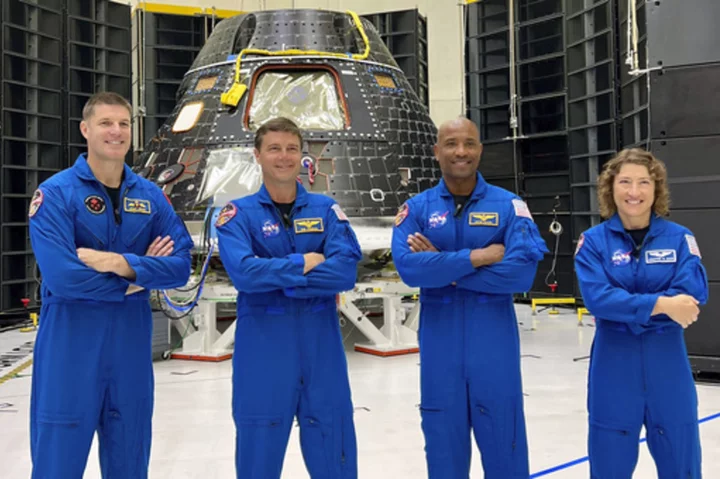 Astronauts get first look at the spacecraft that will fly them around the moon