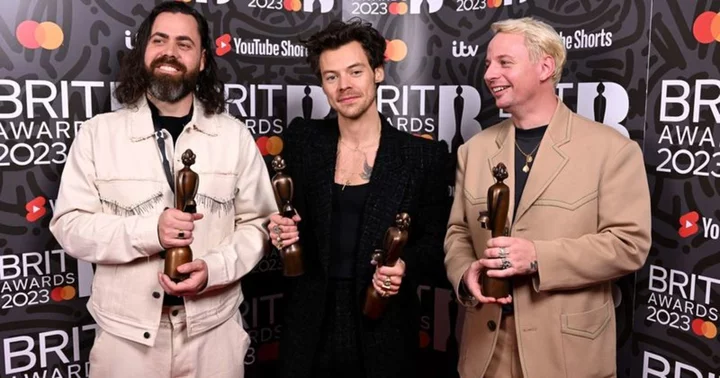 How tall is Harry Styles? Singer towers over his One Direction band members
