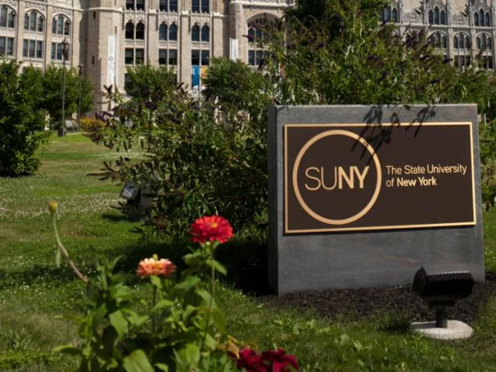 125,000 New York high school seniors will be automatically accepted to SUNY community colleges this fall, governor announces