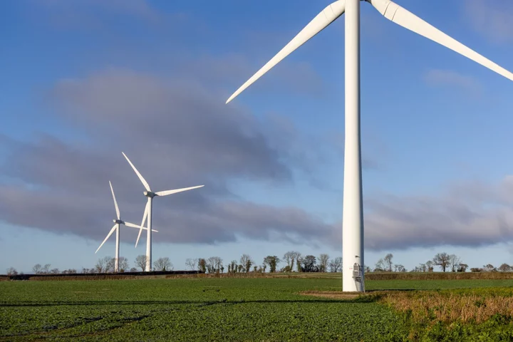 UK to Lift Effective Ban on New Onshore Wind Farms This Week