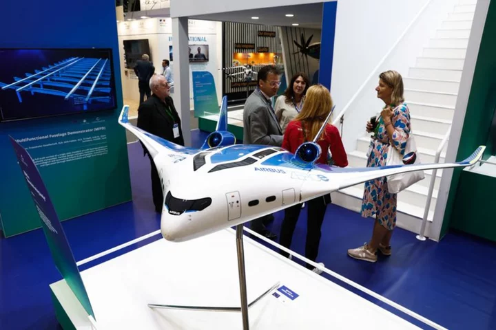 Factbox-Aviation emissions targets in focus at Paris Airshow
