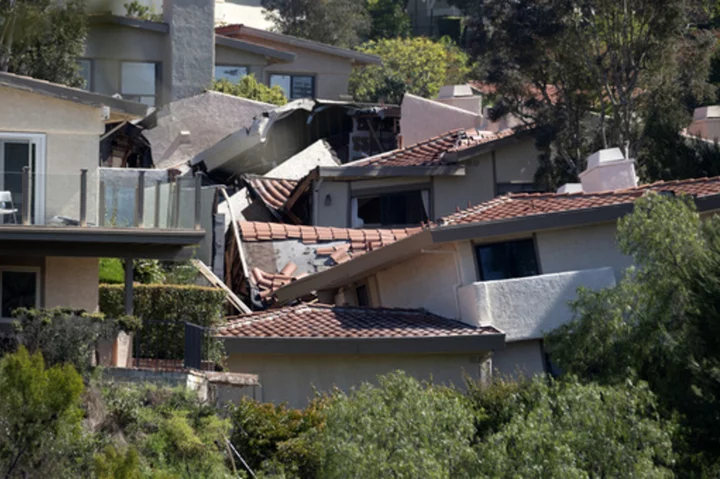 Landslide tears apart luxury homes on Southern California's Palos Verdes Peninsula