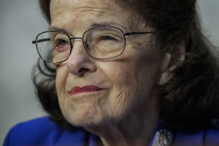 Feinstein Suffers From Rare Nerve Disorder Triggered by Shingles