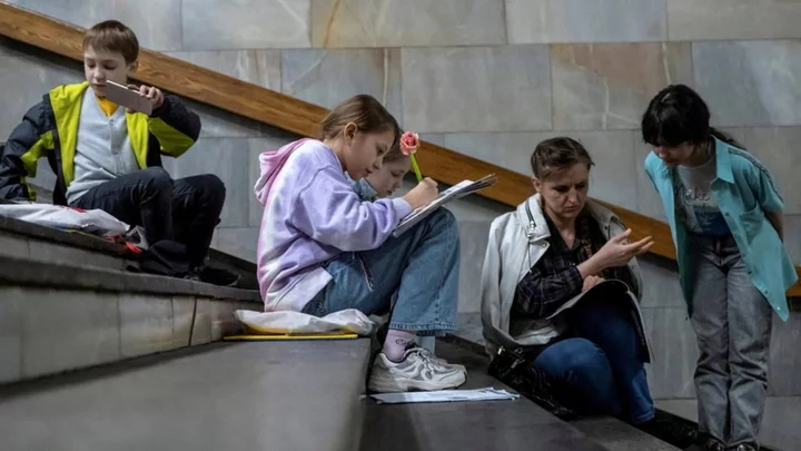 Ukraine war: Back to school under Russian attacks