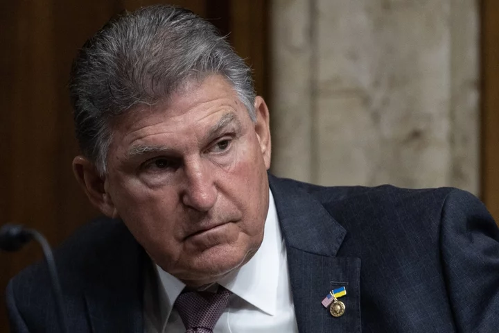Manchin Scrubs Vote on Energy Agency Nominee Over Gas Stove Rule