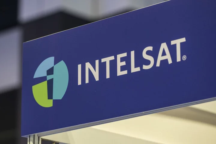 Intelsat Invests in Lower Orbits as Musk’s SpaceX Upends Sector