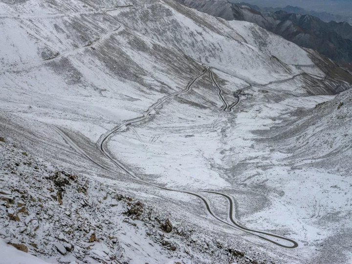 Vanishing Ice on Highest Mountains Threatens Quarter of Humanity