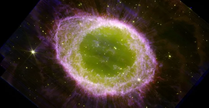 Webb telescope unfolds hypnotic eye of a dying star