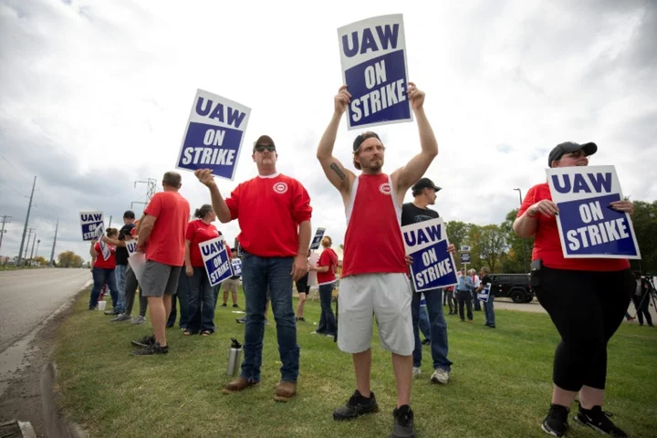 US auto strike nears end as union, GM reach tentative deal