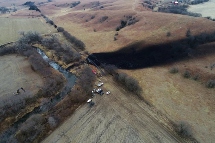 Consultants: Design issues, operations lapses led to big Kansas oil spill