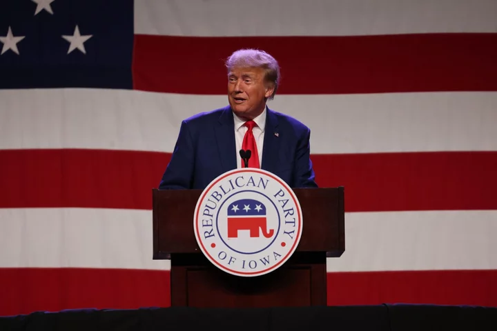 Trump Casts Himself as Best Bet Against Biden at Iowa Dinner