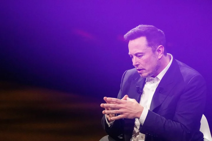 Musk admits Twitter cash flow is still negative, lost 50% of ad revenue