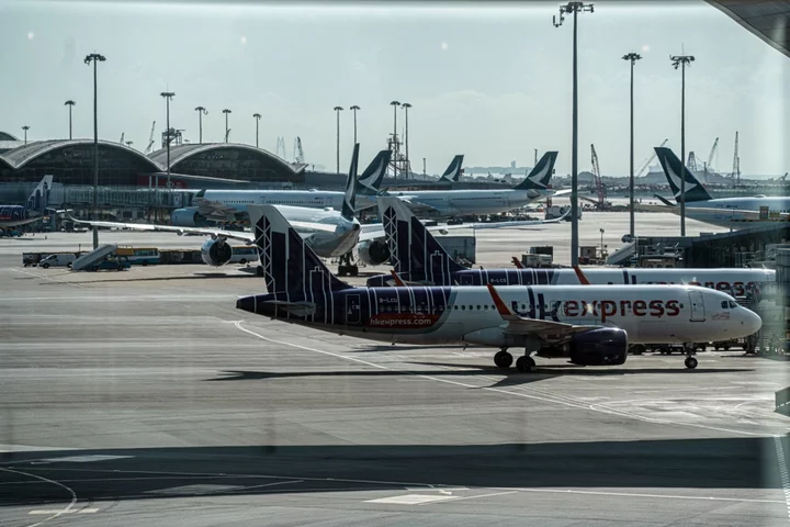 Cathay Pacific Offers to Redeploy Spare Pilots to Low-Cost Unit