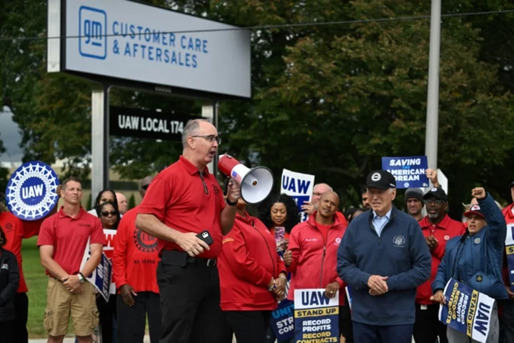 General Motors profits top estimates on limited Q3 strike hit