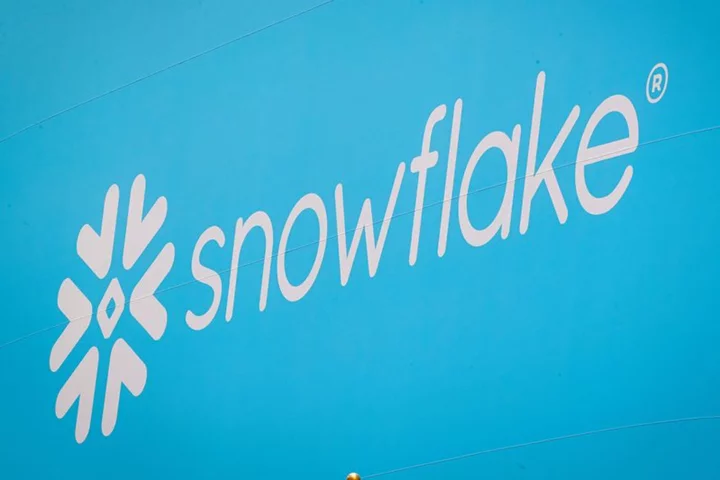 Snowflake beats quarterly estimates on strong demand for data management services