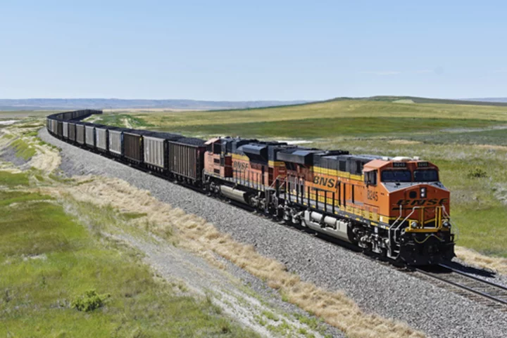 Federal board sides with Navajo coal company, says BNSF Railway must ship to Canadian port