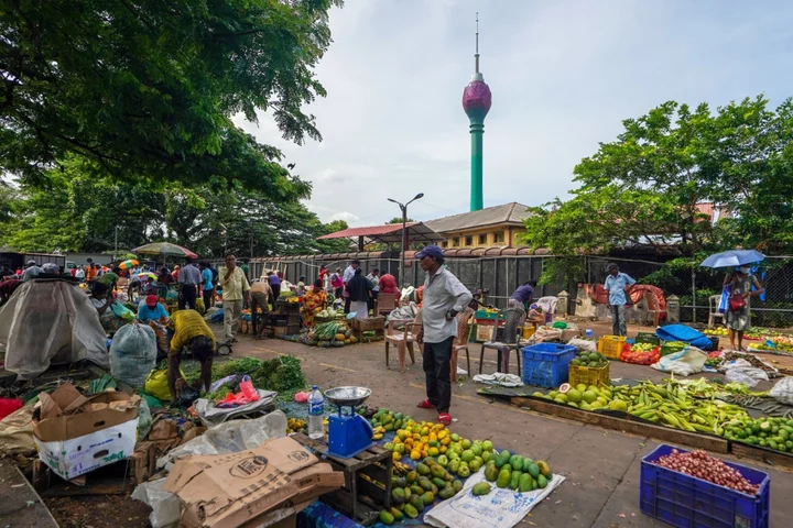 Sri Lanka Cuts Rate for Second Time as Inflation Halves