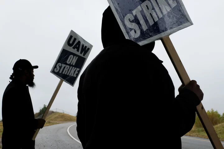 Biden Supports UAW Organizing Tesla, Toyota Workers