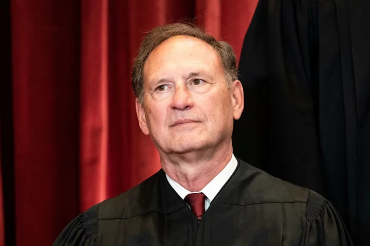 Supreme Court’s Alito Rejects Democratic Calls for Recusal