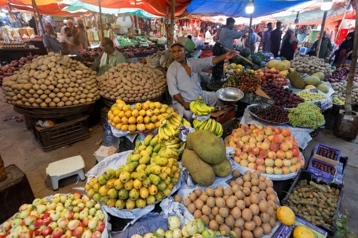 Watched by IMF, Pakistan to present budget amid economic, political crises