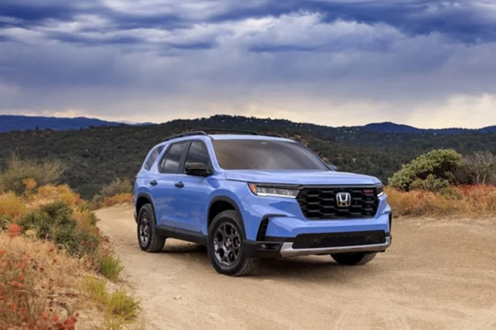 How does the new Honda Pilot stack up against the 2024 Toyota Grand Highlander?