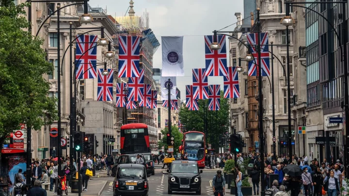 Why are people being told to avoid Oxford Street because of a TikTok craze?