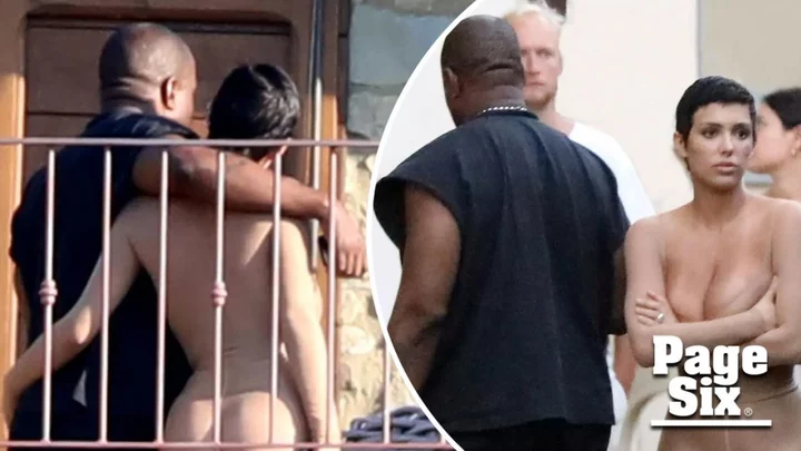 Kanye West flashes bare butt to spectators on Venice gondola ride