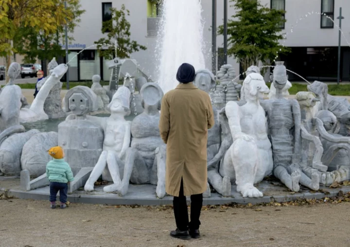 Vienna fountain decried for 'ugliness', costs