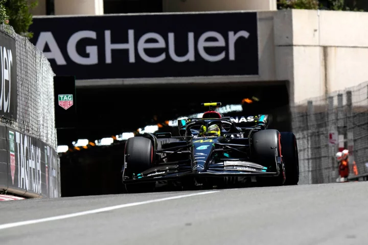 Toto Wolff unhappy as crane lifts Lewis Hamilton’s stricken car off Monaco track