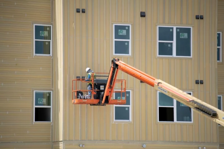 Building workers in torrid Texas say water-break ban is 'a law that kills'