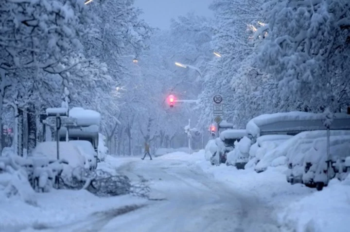 A snowstorm brings Munich airport to a standstill and causes travel chaos in Germany