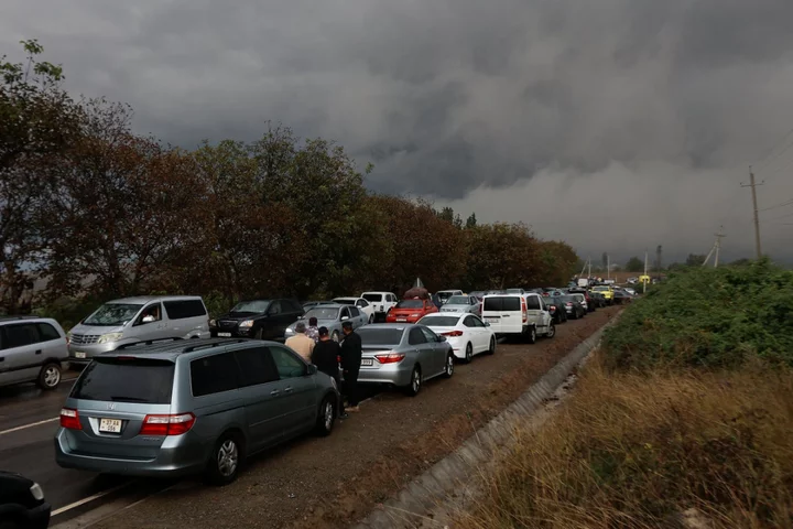 Thousands of ethnic Armenians flee Nagorno-Karabakh after Azerbaijan seizes control in lightning offensive