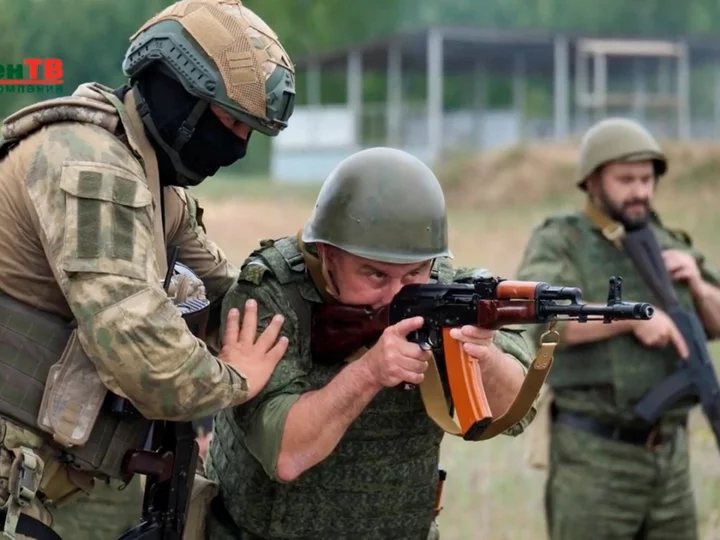 Ukraine Russia war – live: Wagner mercenaries ‘arrive in Belarus’ as Putin sacks top commander