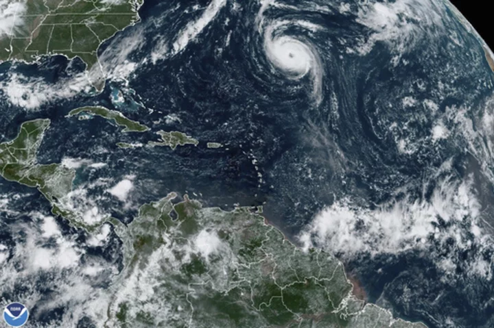 Rough surf batters Bermuda as Hurricane Nigel charges through open waters