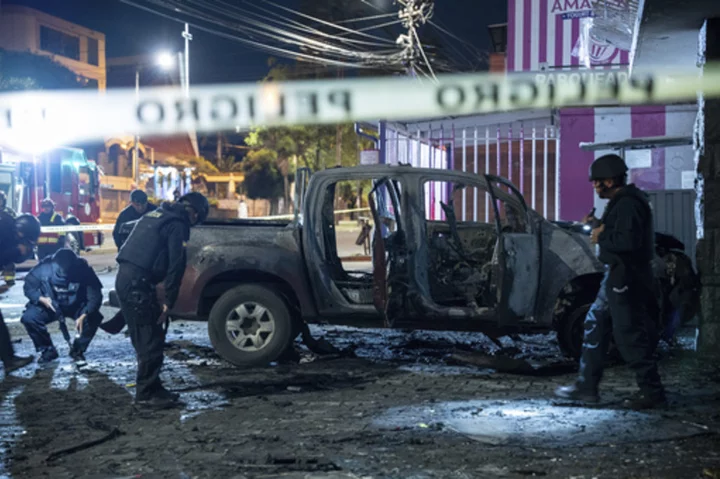 Two car bombs explode in Ecuador without injuring anyone, but they underscore a fragile security